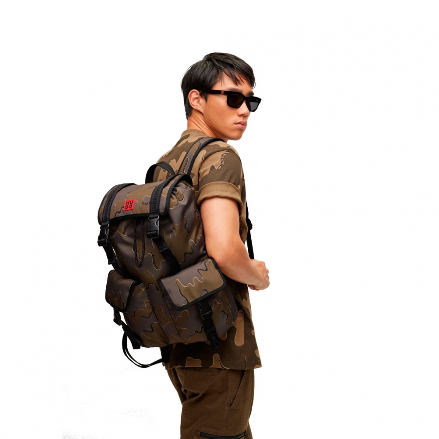 RUCKSACK MIT CAMOUFLAGE-DRUCK UND LOGO