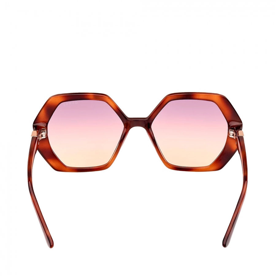 lunettes-de-soleil-a-modele-geometrique