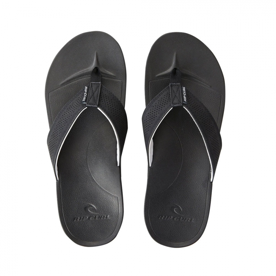 flip-flops-aus-weichem-sand