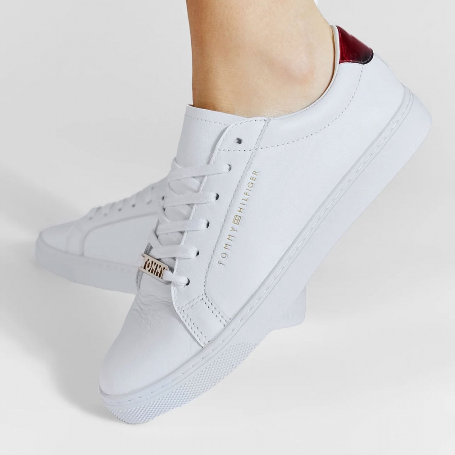 sneakers-a-lacets-et-talon-metallique