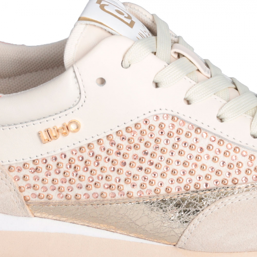 sneakers-avec-clous-et-strass