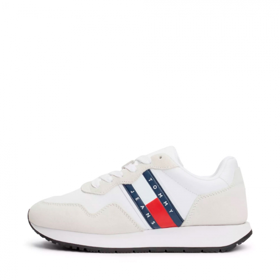 sneakers-essentielles-en-daim-avec-semelle-dentee