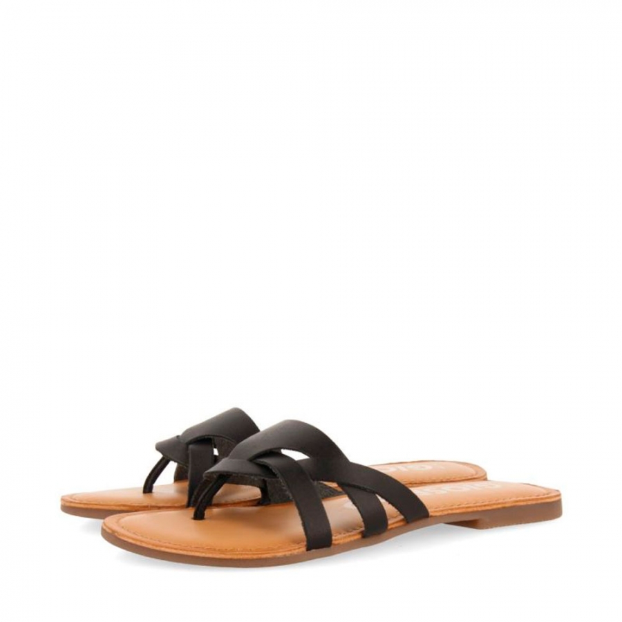 cayuse-schwarze-sandalen