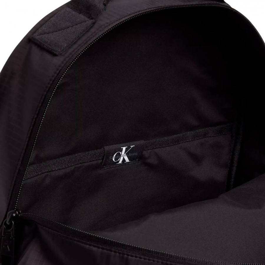 essentials-center-rucksack