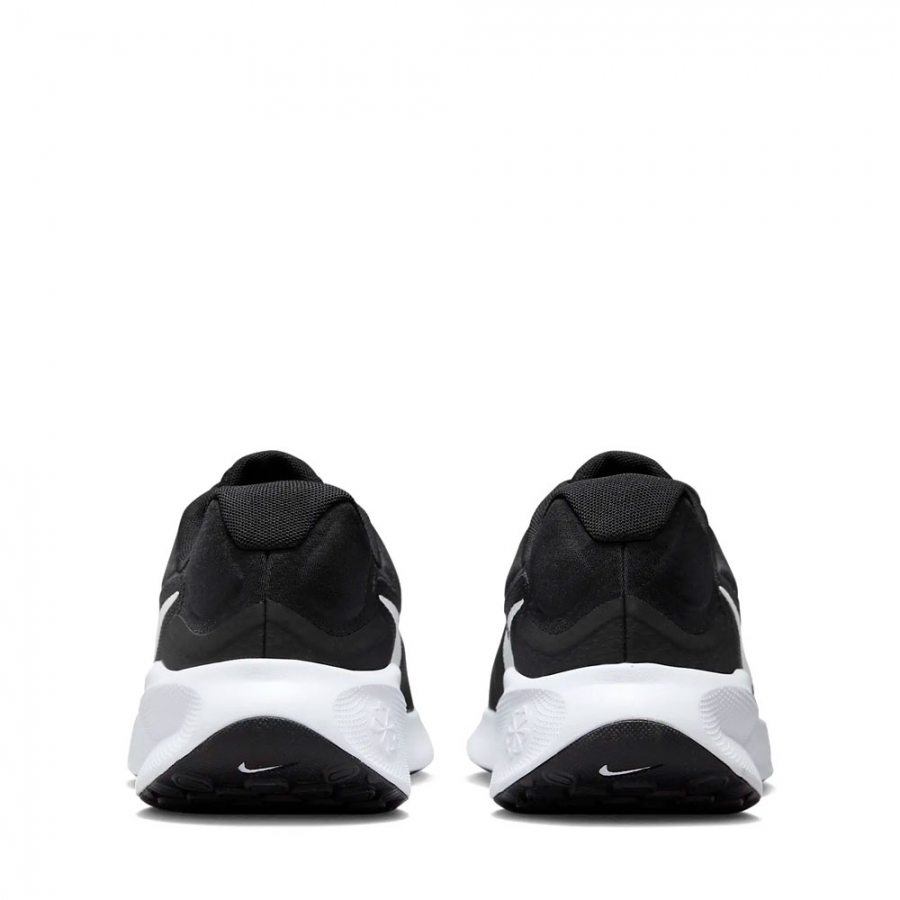 revolution-7-black-sneakers