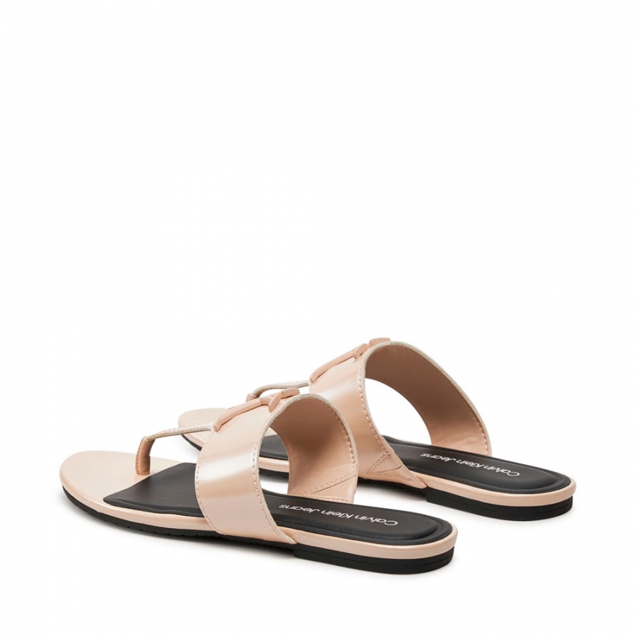 sandalen-aus-lackleder