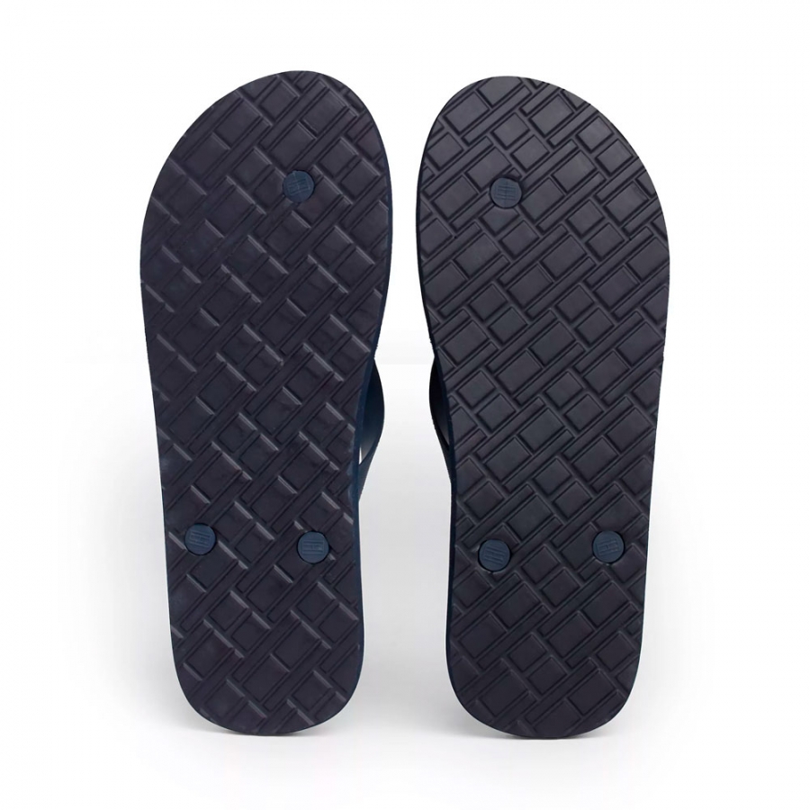 flip-flops-with-logo-on-the-strip