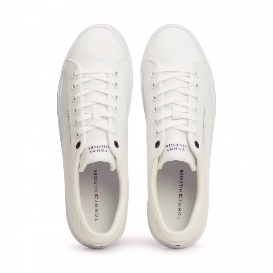 sneakers-en-toile-a-lacets-essentiels