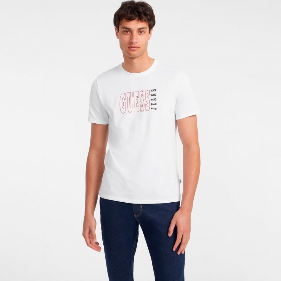 camiseta-slim-fit-com-logo-delineado