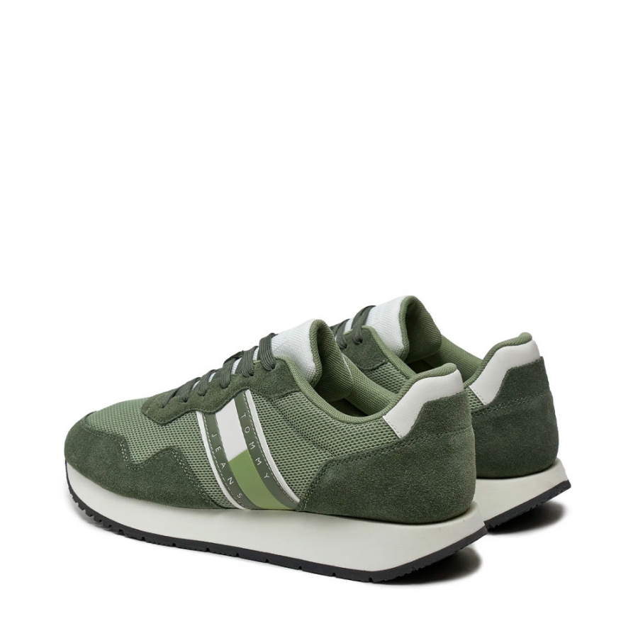 moderner-laufer-sneaker