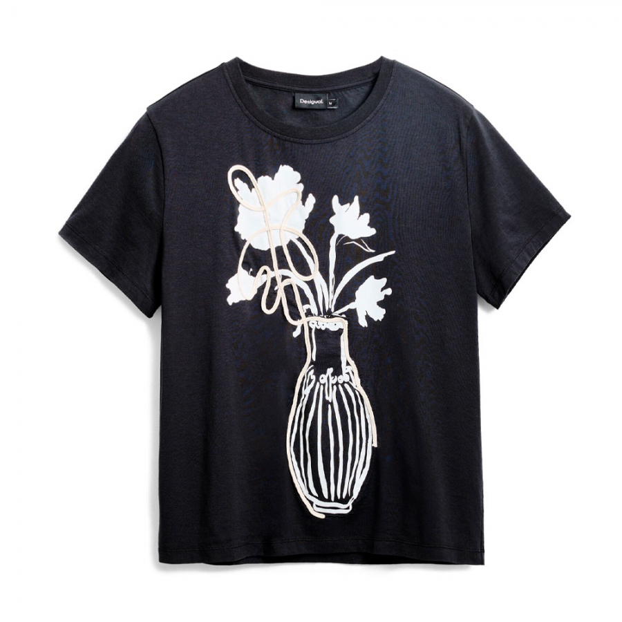 plain-shadow-t-shirt-with-vase