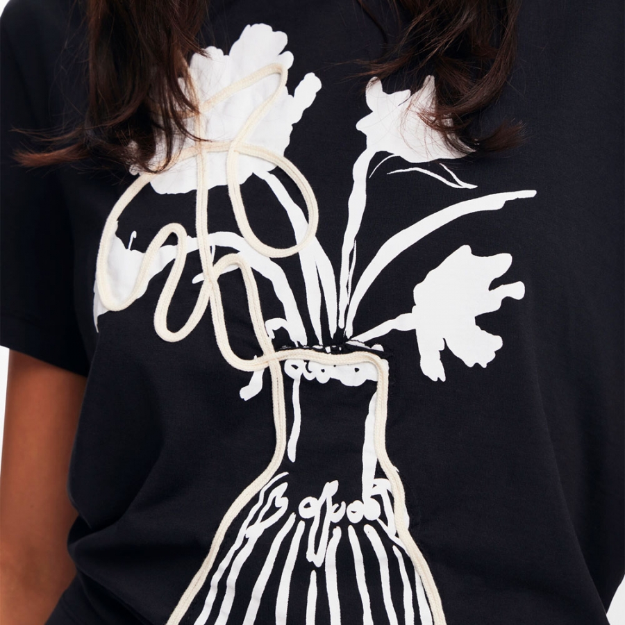 plain-shadow-t-shirt-with-vase