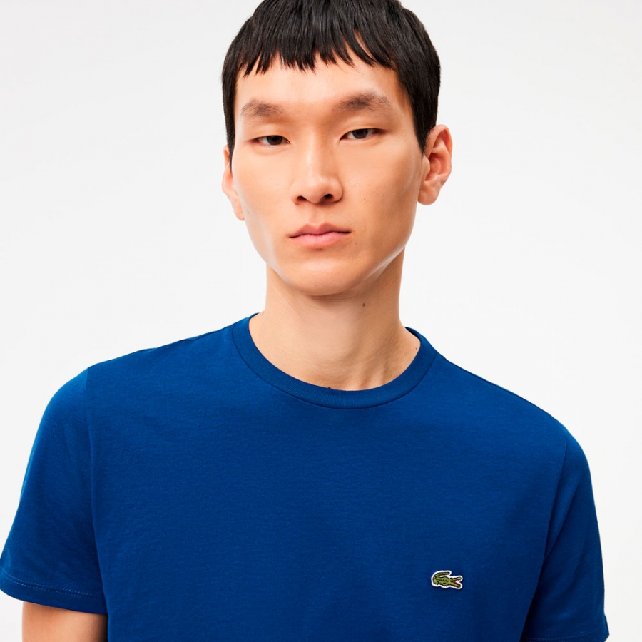 t-shirt-with-round-neck