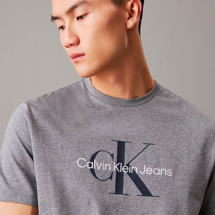 t-shirt-con-monogramma