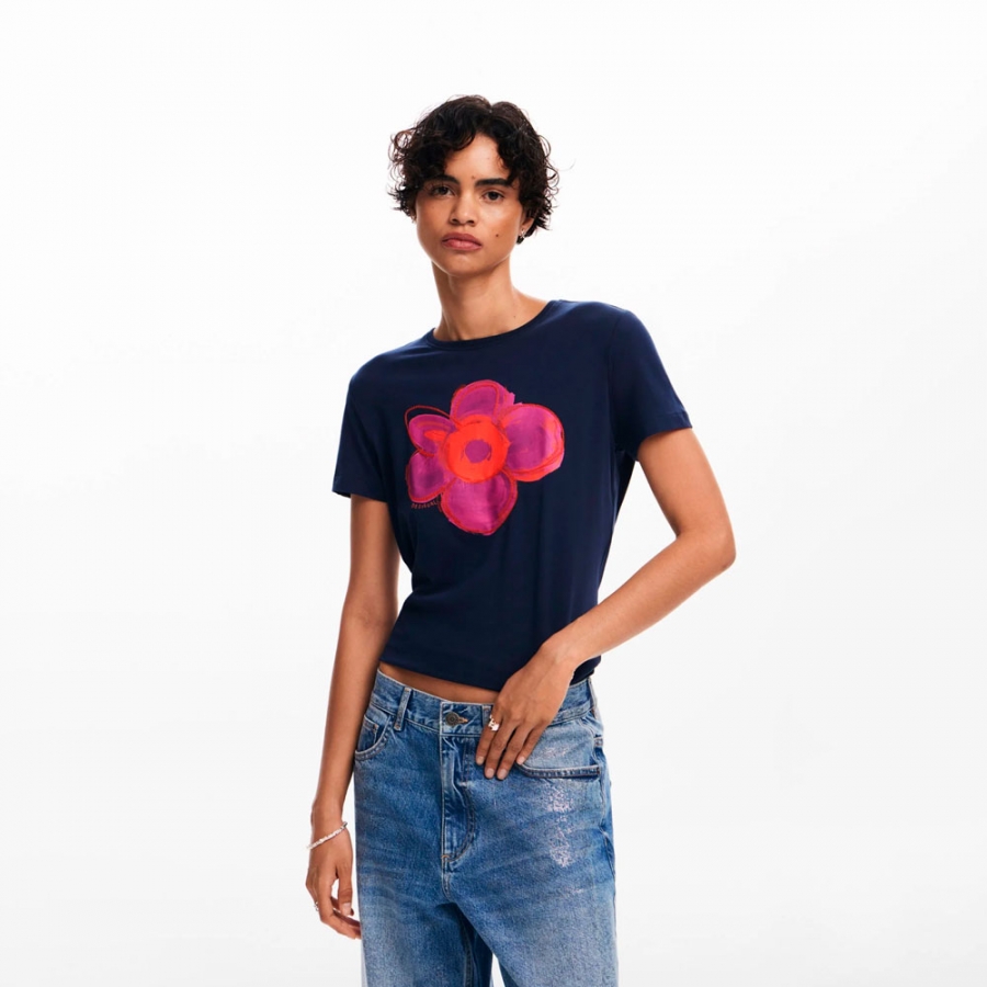 t-shirt-mit-blumenillustration