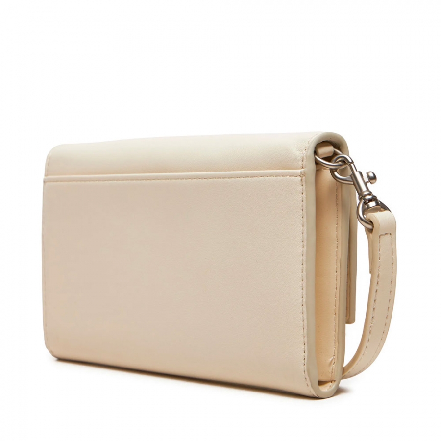 cartera-sculpted-long-fold-strap-deboss