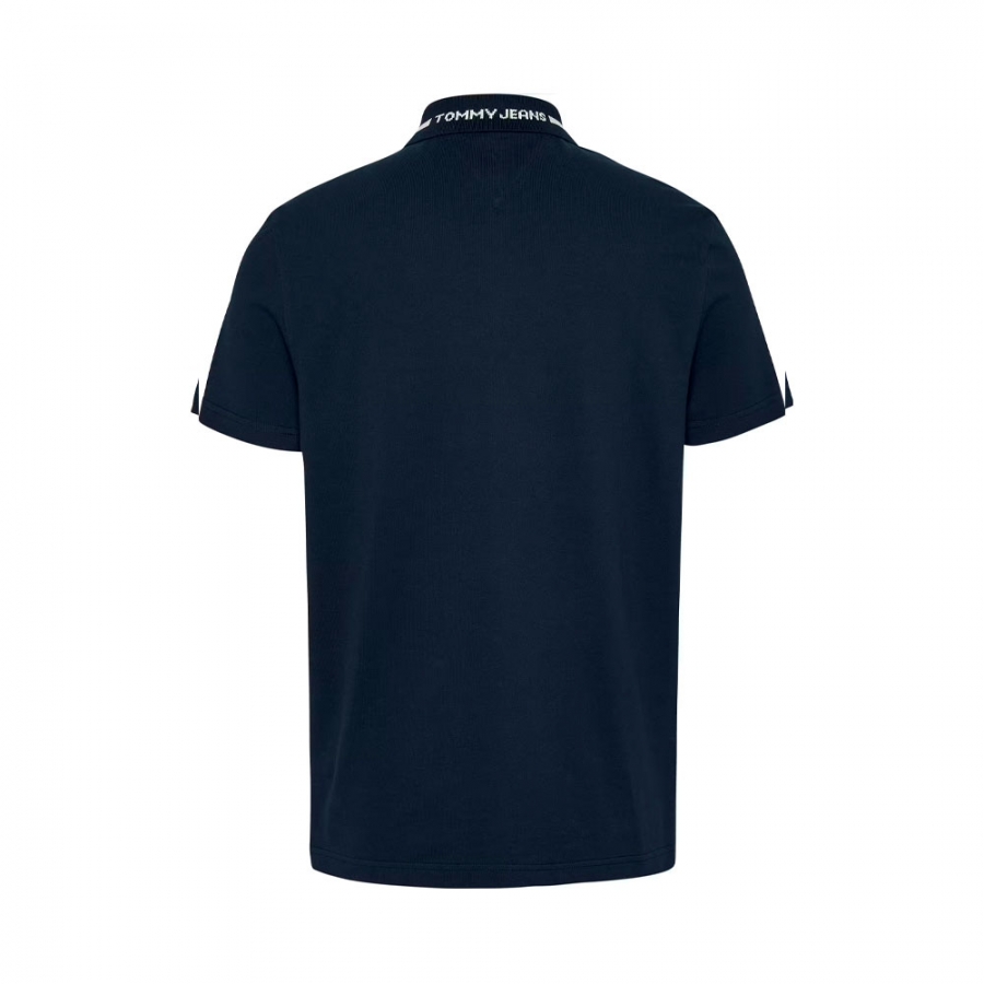 poloshirt-mit-markenlogo