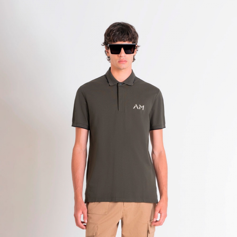 polo-shirt-mit-regular-passform-und-logo