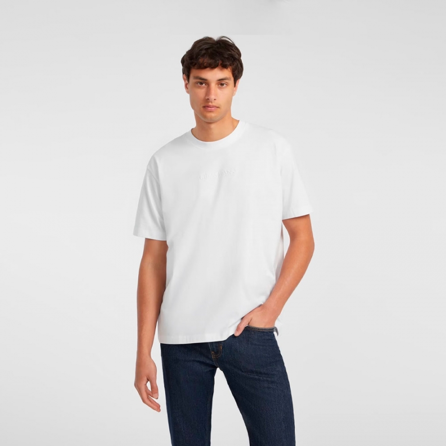 t-shirt-avec-logo-brode