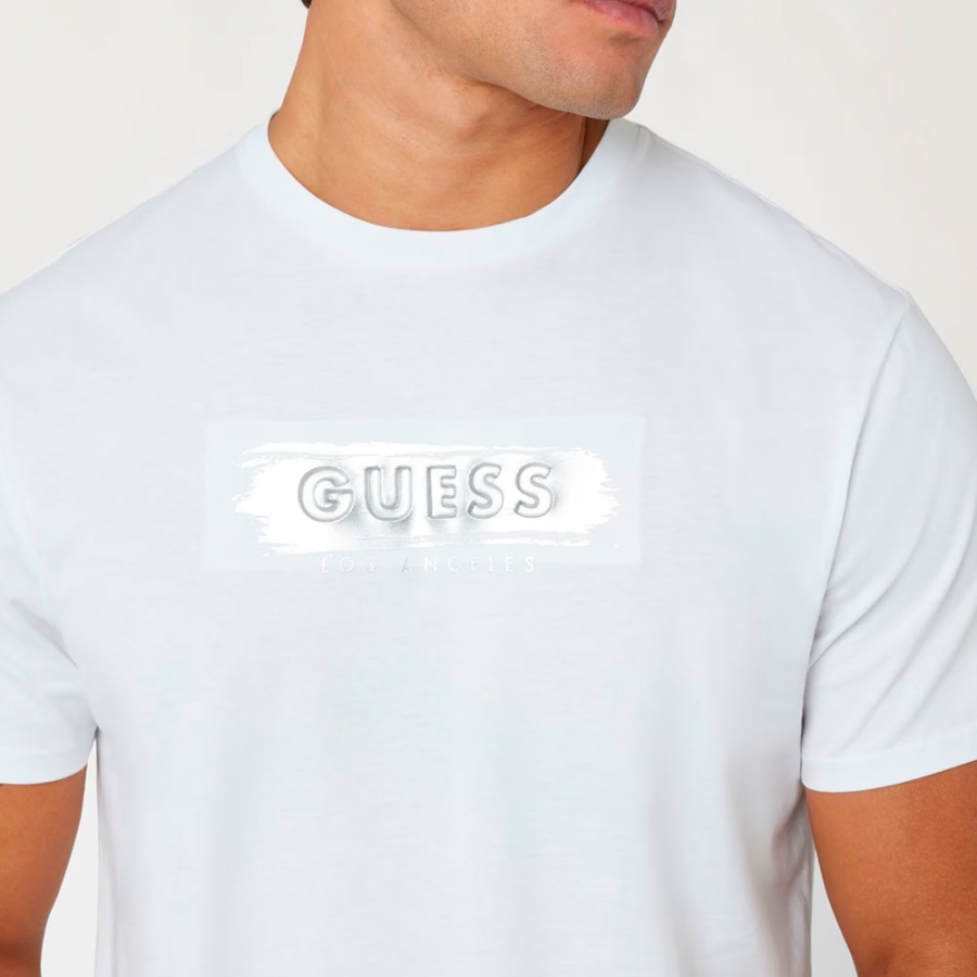 t-shirt-com-logotipo-laminado