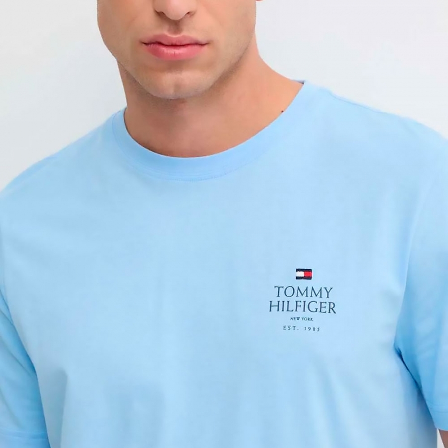 camiseta-de-cuello-redondo-con-logo