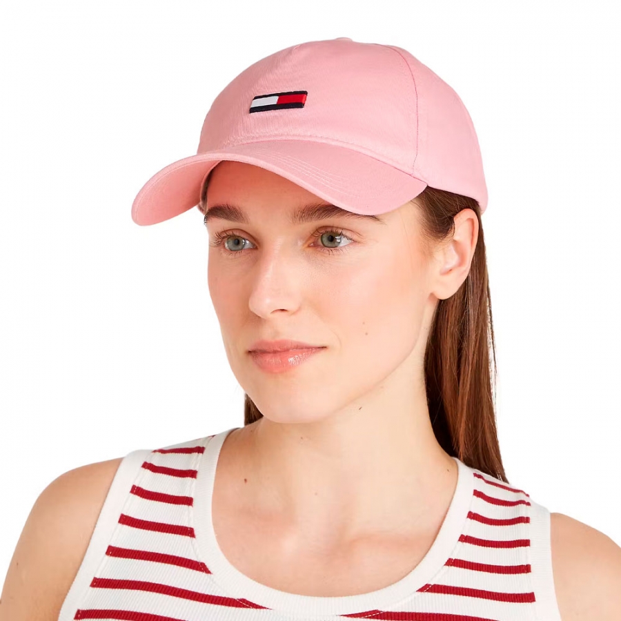 baseball-cap-with-elongated-logo