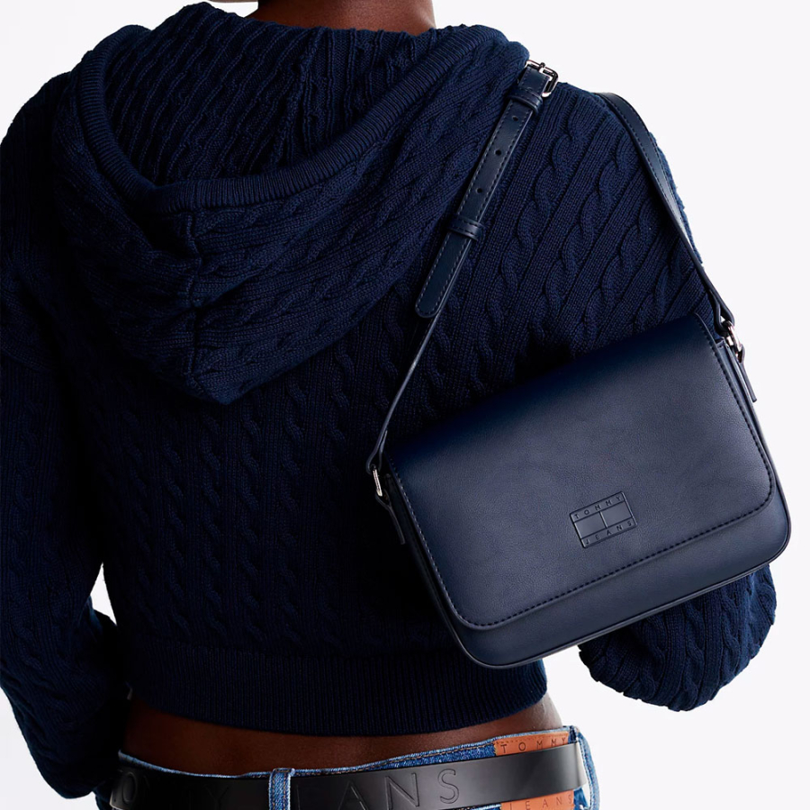 essential-shoulder-bag-with-flap