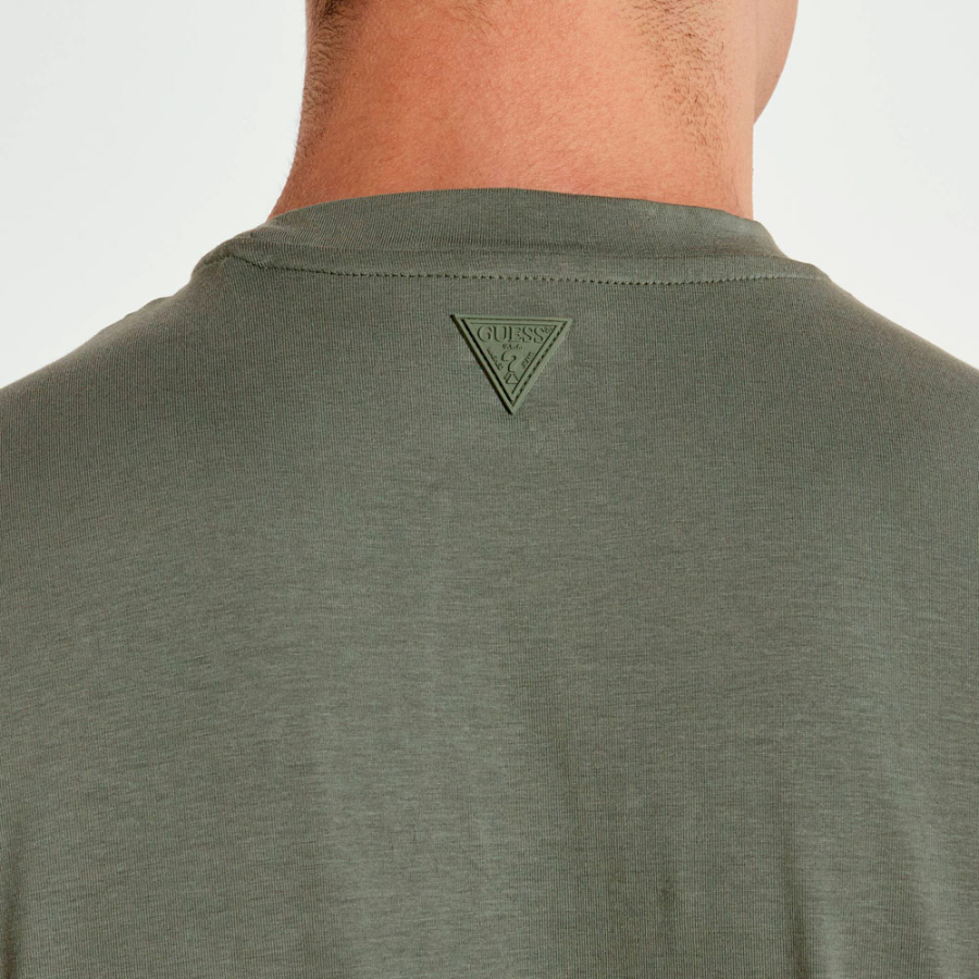 t-shirt-mit-frontlogo