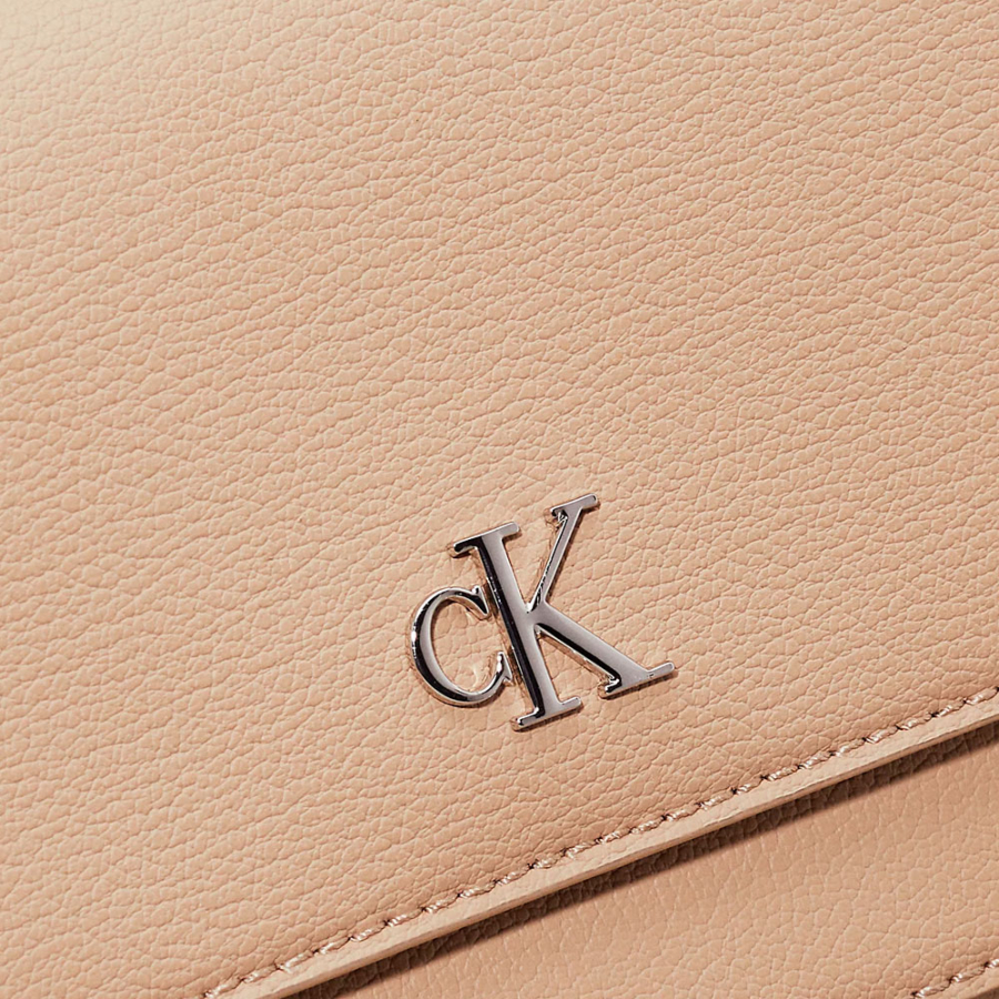 cartera-minimal-monogram