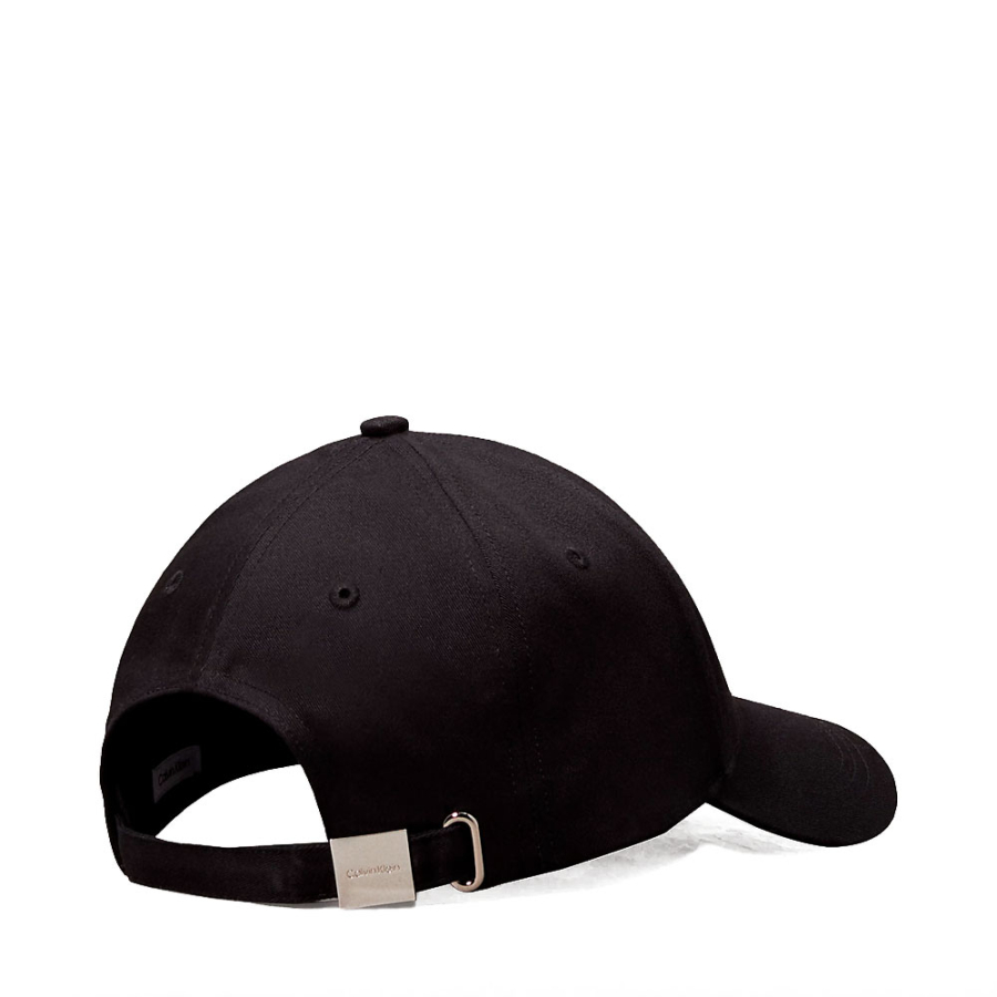 gorra-de-sarga-con-logo-metalico