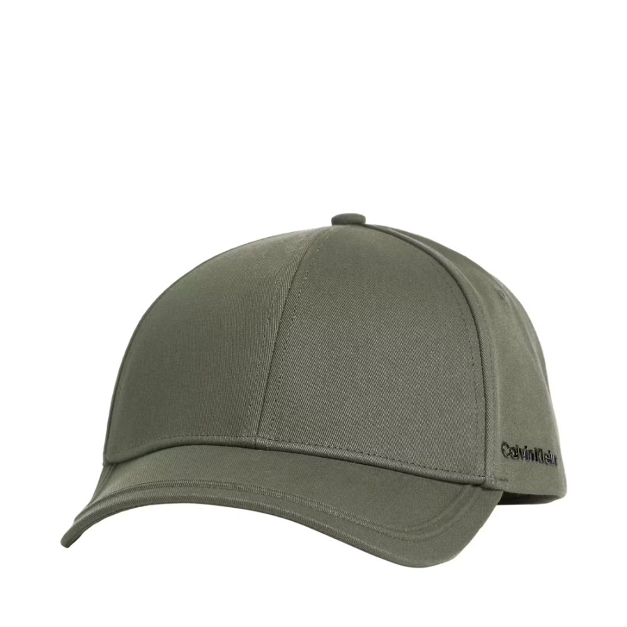 gorra-con-logo-metalico