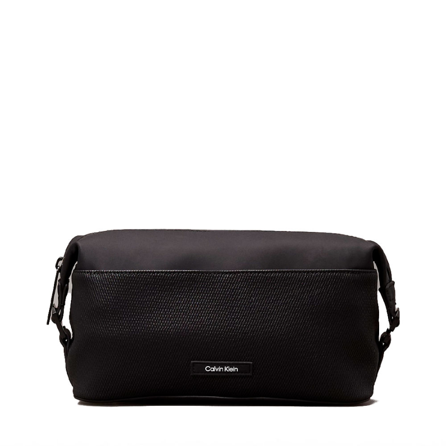 essential-makeup-bag