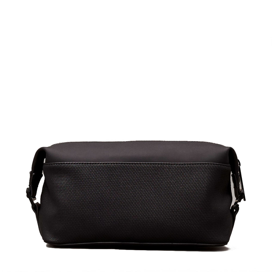 essential-makeup-bag