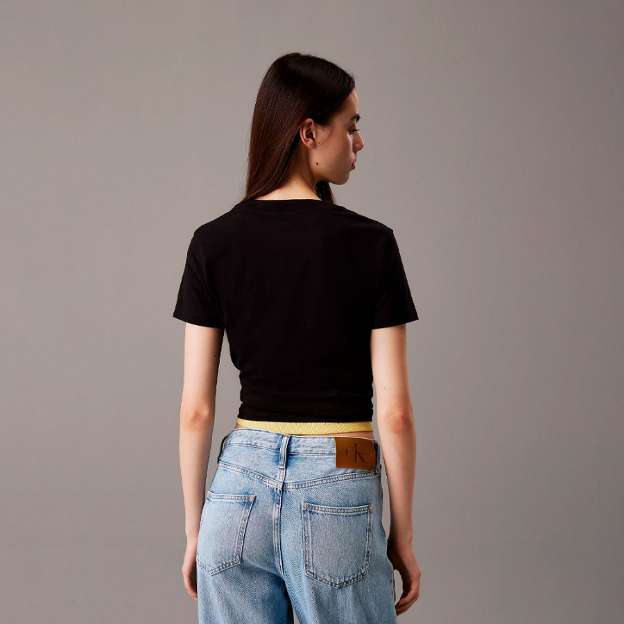 camiseta-cropped-con-monograma