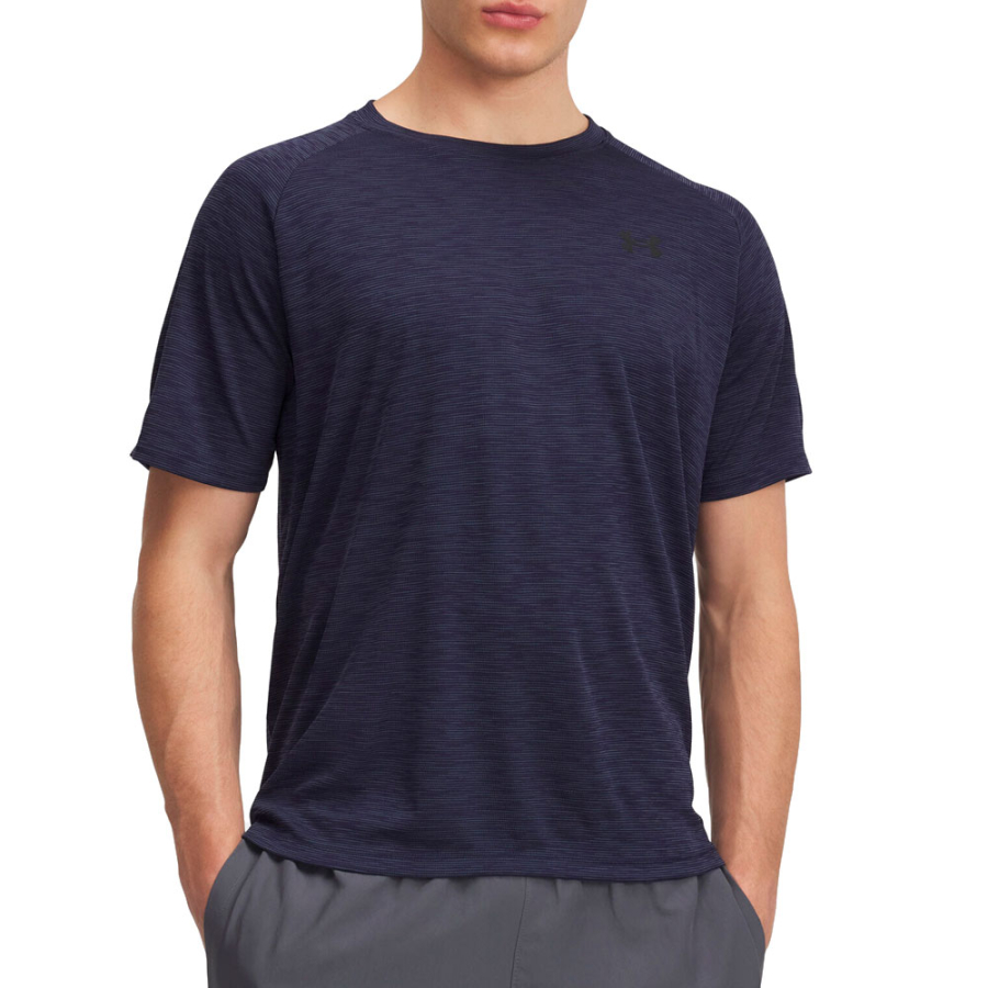 short-sleeve-t-shirt-with-tech-texture