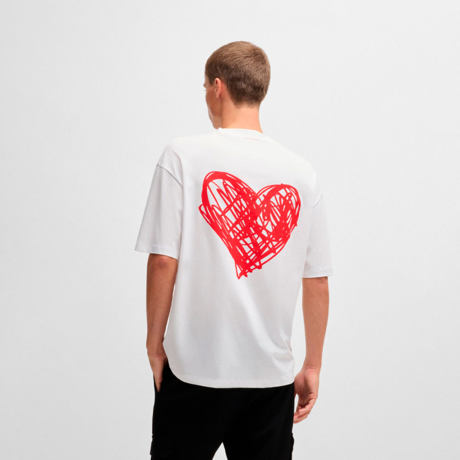 t-shirt-lavorata-a-maglia-con-illustrazione-del-cuore