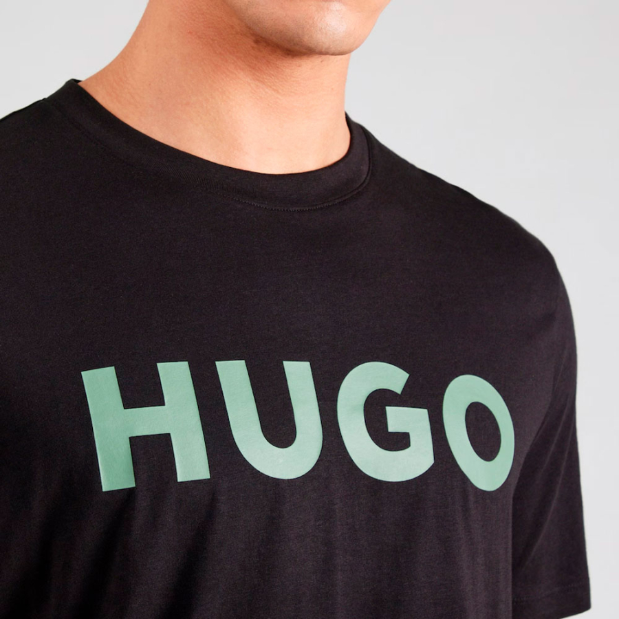 camiseta-regular-fit-con-logo-estampado