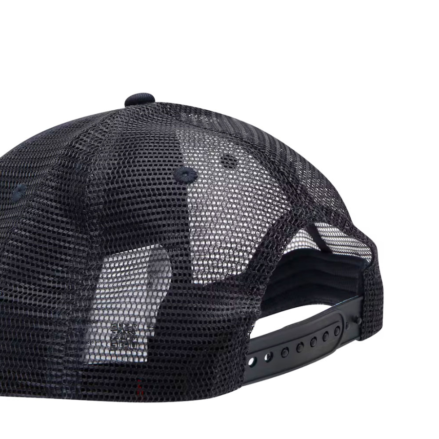 casquette-en-serge-avec-panneaux-en-maille