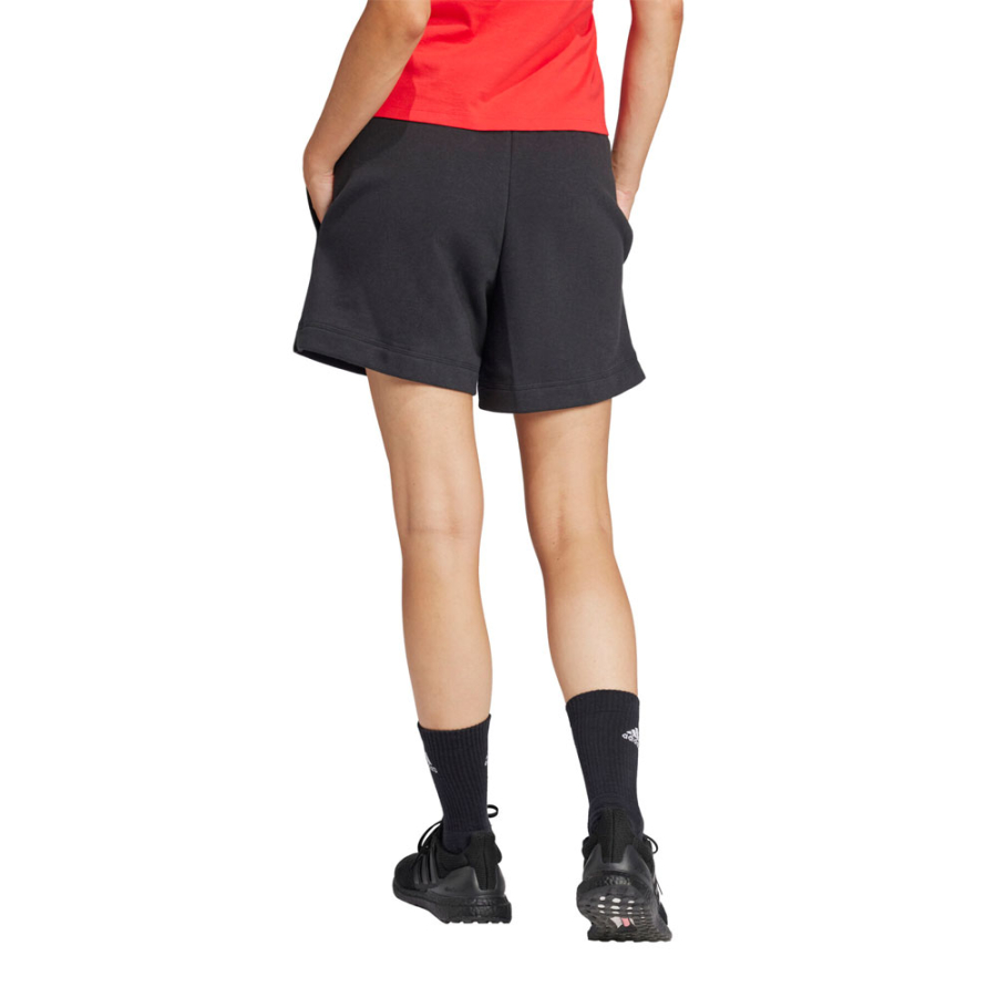 les-essentiels-des-shorts-avec-logo